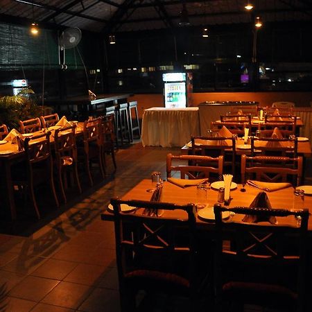 Malles Manotaa Chennai Exterior foto