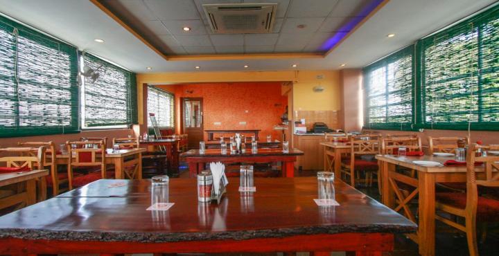Malles Manotaa Chennai Exterior foto