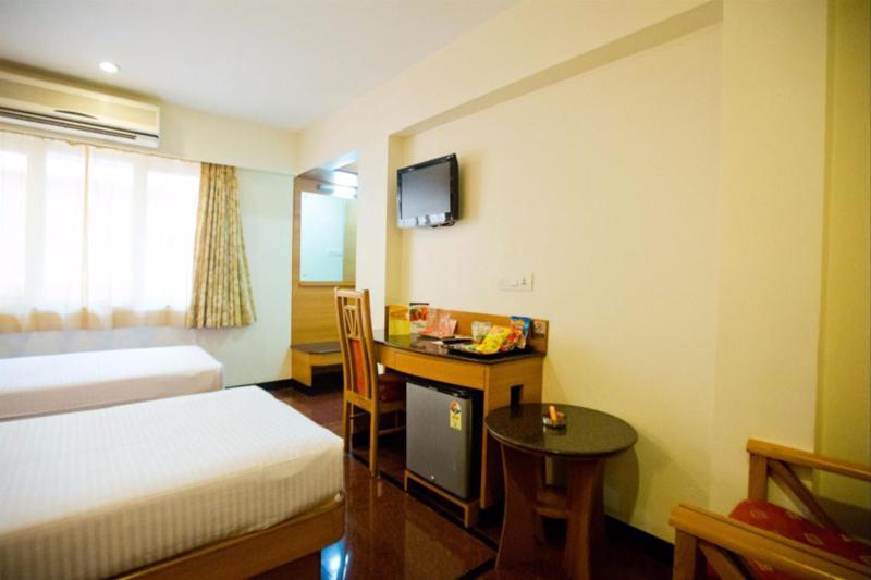 Malles Manotaa Chennai Exterior foto